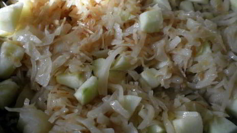 тушеная капуста с яблоками