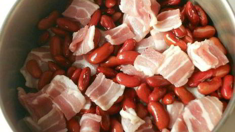 запеченная фасоль с красным вином