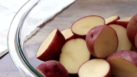 запеченный в духовке картофель c сырной корочкой