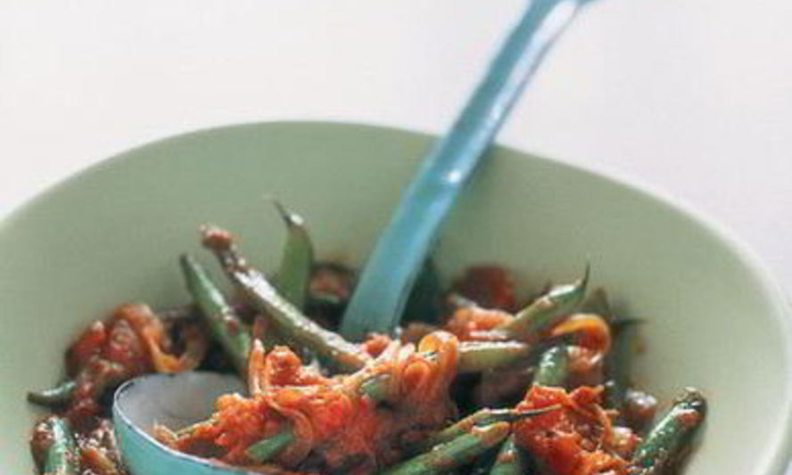 Рецепт зеленой фасоли с помидорами и чесноком