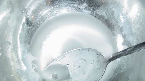 жареные кабачки с чесноком и соевым соусом