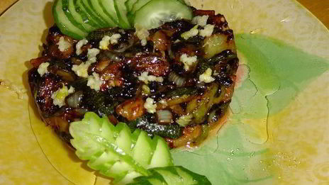 жареные кабачки с чесноком и соевым соусом