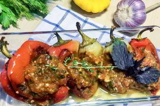 Жареные перцы с томатным соусом