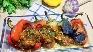 Жареные перцы с томатным соусом