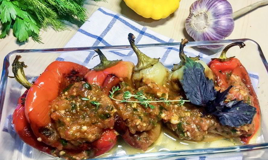 Рецепт жареных перцев с томатным соусом