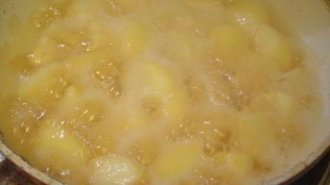 ароматная куриная печенка с грибами и яблочным чатни