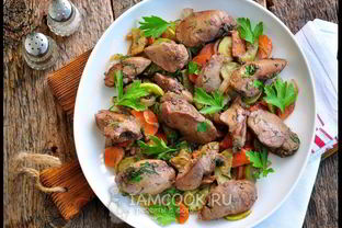 Куриная печень с кабачками