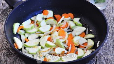 куриная печень с кабачками