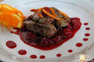 Куриная печень с вишневым соусом