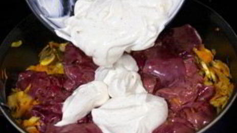 куриная печень со сметаной