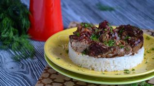 Куриная печень в духовке запеченная с луком и чесноком