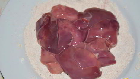 куриная печень в кабачково-яблочном соусе