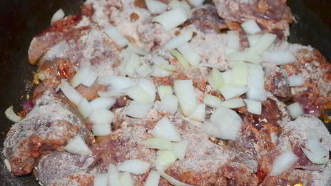 куриная печень в кабачково-яблочном соусе