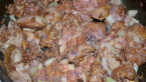 куриная печень в кабачково-яблочном соусе