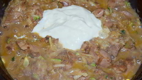 куриная печень в кабачково-яблочном соусе