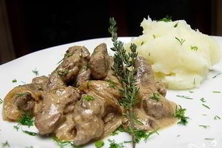 Куриная печень, жареная в сметане