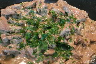 Печень говяжья на сковороде