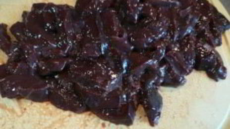 печень говяжья на сковороде