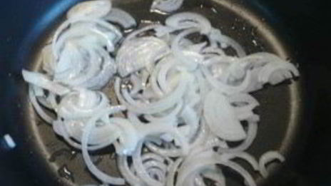 печень говяжья на сковороде