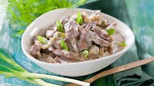 Печень по строгановски с молоком