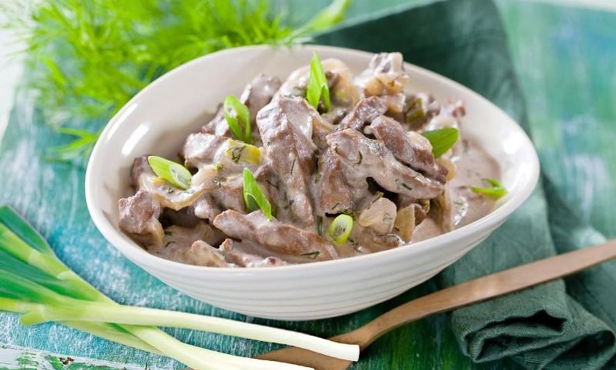 Рецепт печени по строгановски с молоком