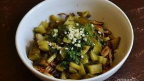 печень с солеными огурцами