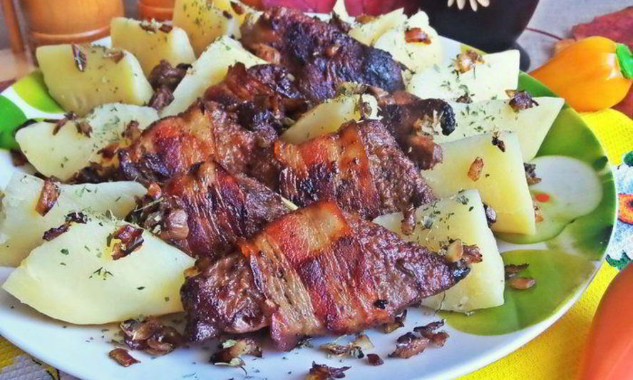 Рецепт печени в беконе с картофелем