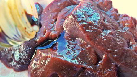 печень в беконе с картофелем