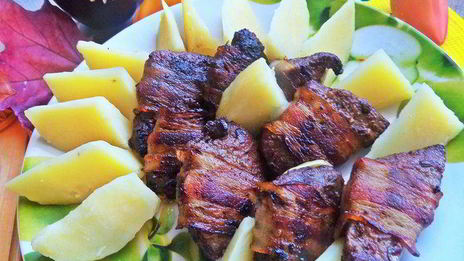 печень в беконе с картофелем