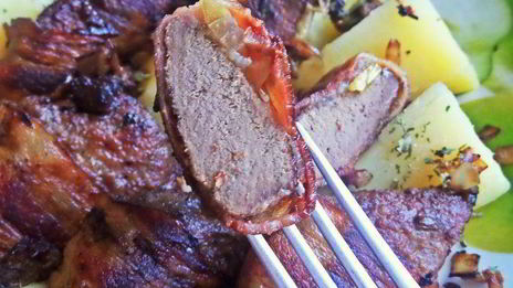 печень в беконе с картофелем