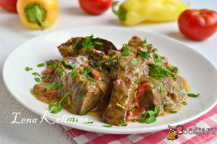 Свиная печень, тушеная в сметанном соусе