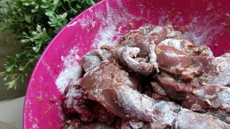 жареная куриная печень с луком