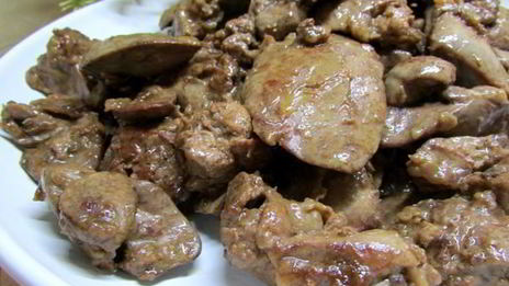 жареная куриная печень с луком