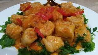 Ленивые пельмени в овощном соусе