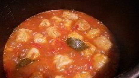 ленивые пельмени в овощном соусе