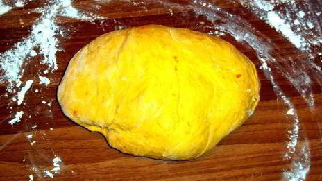 морковно-шафрановое пельменное тесто