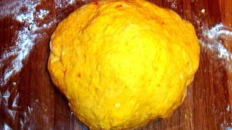 морковно-шафрановое пельменное тесто