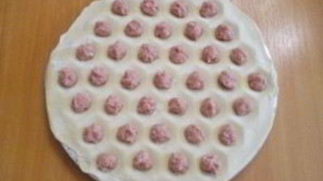 пельмени под соусом