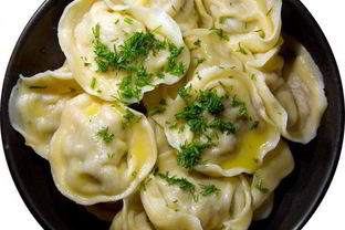 Пельмени с помидорами