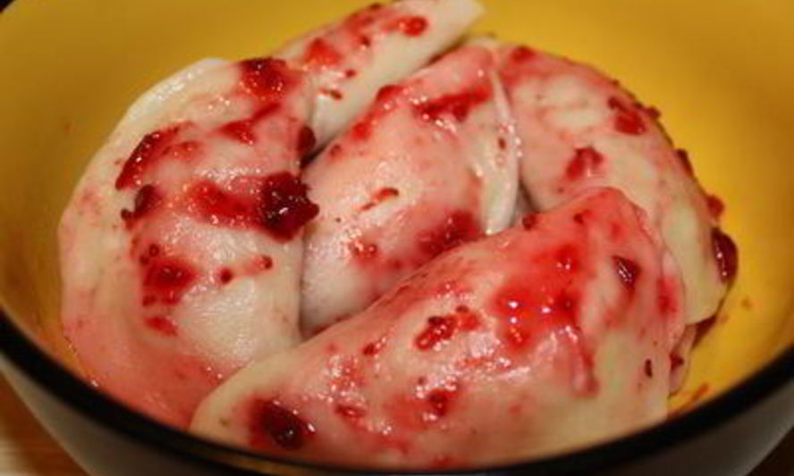 Рецепт пельменей с уткой и клюквенным соусом