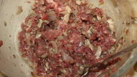 пельмени с уткой и клюквенным соусом