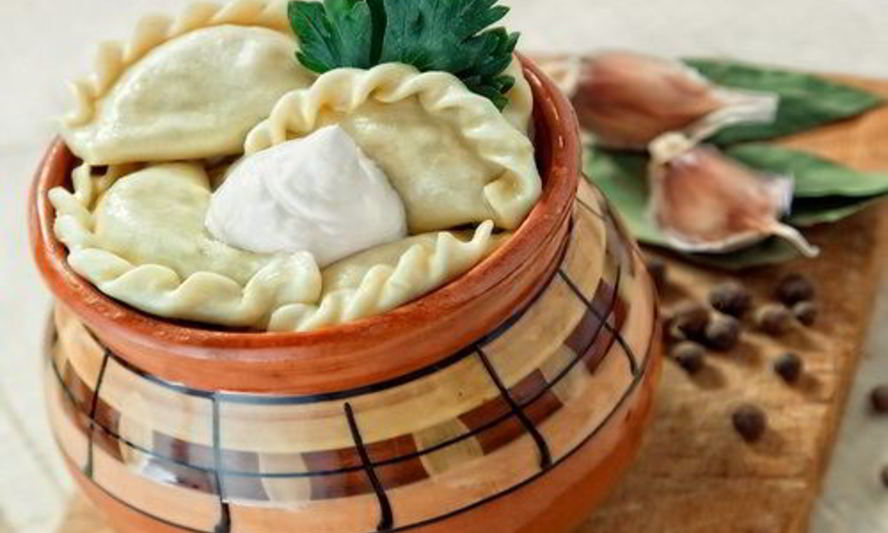 Рецепт пельменей в горшочках с грибами