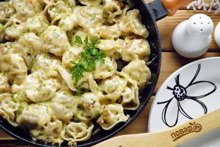 Пельмени жареные под сыром