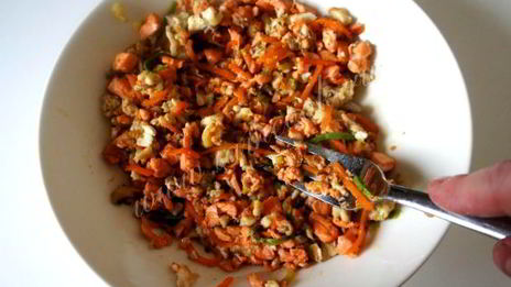 рыбные пельмени с овощами