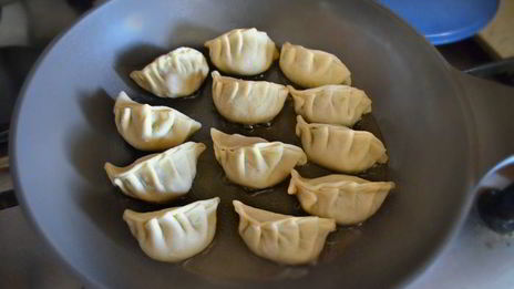 японские жареные пельмени гедза