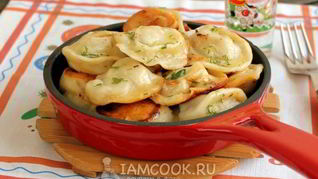 Замороженные пельмени на сковороде