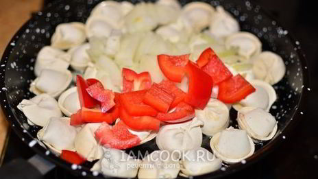 жареные пельмени с сыром