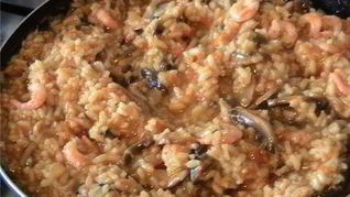 Паэлья с грибами и креветками