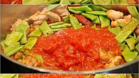 паэлья с колбасой и морепродуктами