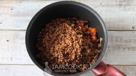 плов из гречки с грибами и орехами